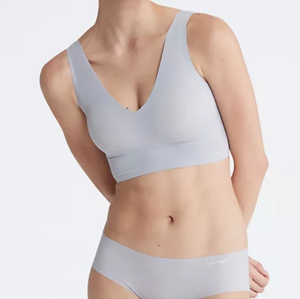 NWT Calvin Klein Invisibles Lightly Lined Bralette